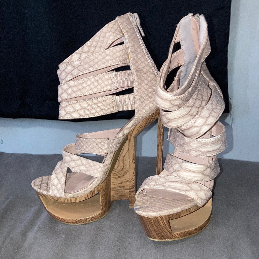 Size 7 women’s platform heels